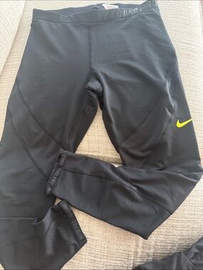 Nike pro  Black leggings hyperwarm with Neon Swoosh size XL